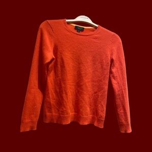 This is a cozy 100% cashmere sweater with autumn colors:)